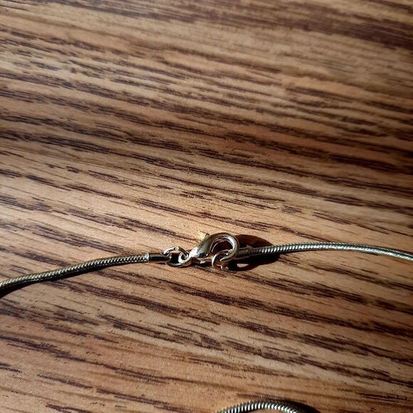 VINTAGE Crystal And Gold Heart Necklace  SWEET AND SPARKLY  - Picture 3 of 7